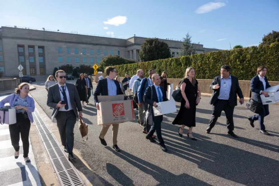 Jurnaliștii părăsesc Pentagonul în semn de protest față de noile restricții impuse