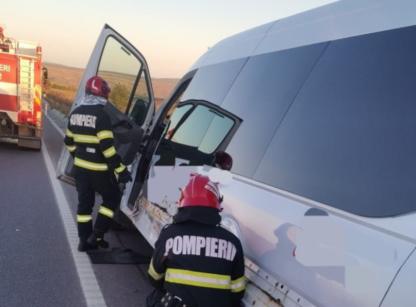 Accident rutier la Victoria, soldat cu două persoane asistate medical la fața locului