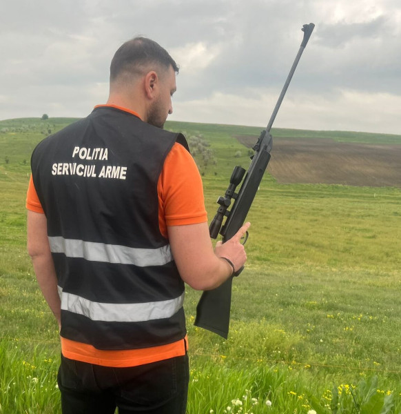 Acțiune de control a polițiștilor asupra deținătorilor de arme din Hlipiceni