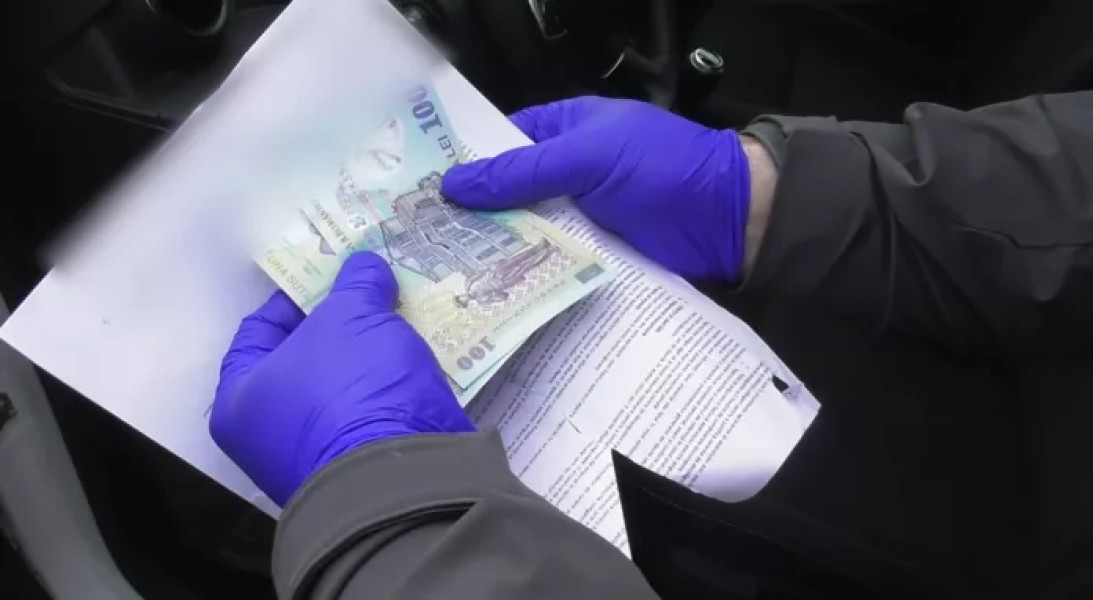 Polițiști din Botoșani au refuzat mită și au sesizat cazul la centrul anticorupție