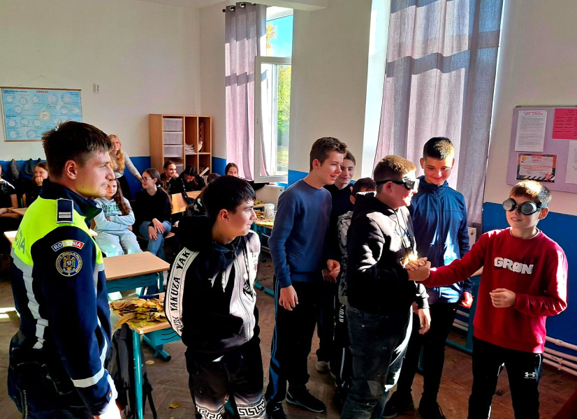 Poliția și școala Mihăileni au organizat activități de prevenire și informare pentru elevi și părinți