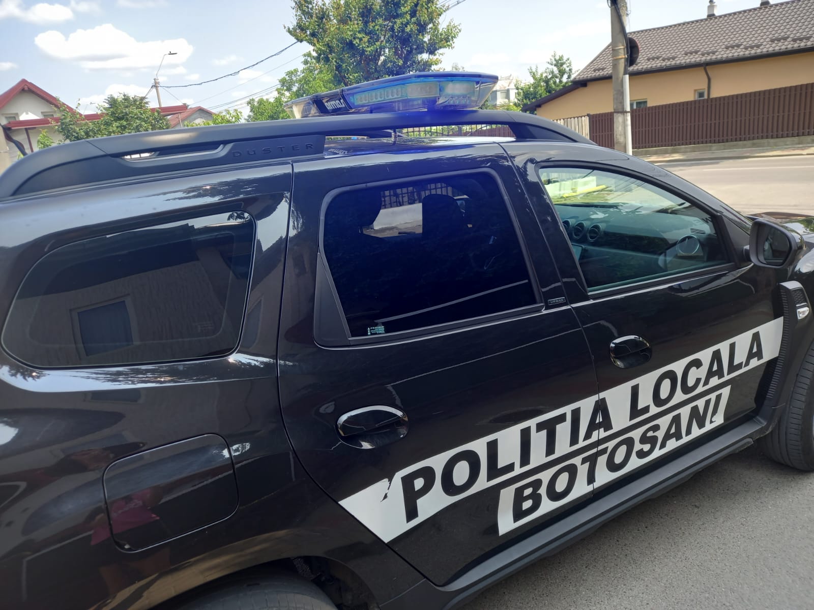 Șoferi sancționați pentru parcări ilegale pe mai multe străzi din oraș