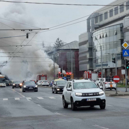 Panică în Capitală după incendiul de la Facultatea de Psihologie: Fumul s-a văzut de la sute de metri depărtare