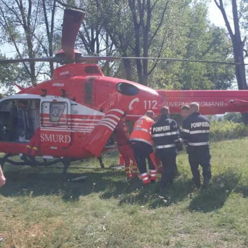 Elicopterul SMURD chemat de urgenţă în judeţ pentru un bărbat în stare gravă (video)