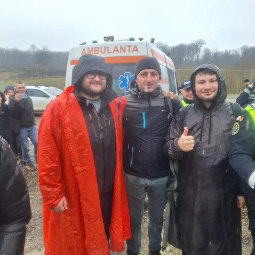 Eroi ai zilei, polițiștii Manu, Laur și Ionuț au găsit în pădure pe Aryan (Video)