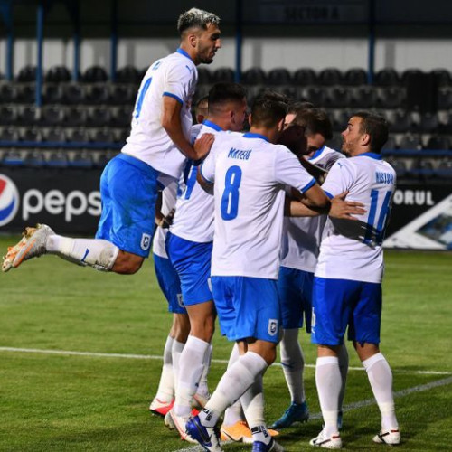 Universitatea Craiova și FCSB se înfruntă în derby-ul din play-off-ul SuperLigii. Meciul are loc în orașul "Bănie" de la ora 21:00, iar toate meciurile din SuperLigă sunt transmise în direct de Digi Sport, Prima Sport și Orange Sport.  Clasament și program etapa a VIII-a play-off SuperLiga: 1 FCSB - 49 pct., 2 CFR Cluj - 40 pct.*, 3 Univ. Craiova - 37 pct.*, 4 Farul - 35 pct.*, 5 Sepsi OSK Sf. Gheorghe - 31 pct.*, 6 Rapid București - 29 pct.* *) au rotunjire de 0,5 puncte.