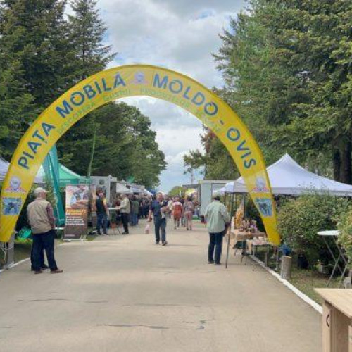 Ieri, deschiderea Târgului Regional de Zootehnie Botoșani a adunat mii de locuitori din zonă! Este ediția a XVI-a a evenimentului, organizat de Camera de Comerț, Industrie și Agricultură Botoșani alături de alte asociații și stațiune locală. Nu ratați paradă canină și spectacole de muzică populară și tradițională, precum și prezentarea de utilaje agricole moderne. Vezi aici programul târgului pe cele două zile!