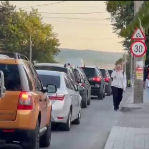 Șoferi, oprește-vă! Îngreunare trafic în Botoșani pentru Zilele Municipiului - Mii de botoșăneni blocați în drum spre festivalul Cornișa (Video)