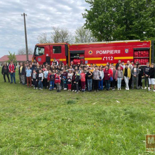 Elevii din Botoșani învață despre siguranța alături de pompieri în Săptămâna Verde: peste 400 de elevi și profesori participă la activități de precavere organizate de Programul Național