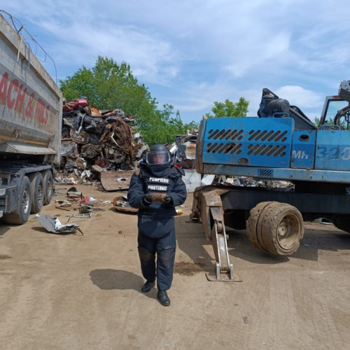 Proiectil neexplodat descoperit la un centru de colectare a fierului vechi din Botoșani: Autoritățile au confiscat muniția de 88 mm găsită de angajat.