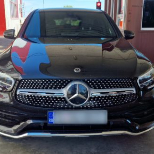 Mercedes de lux confiscat la graniță din Stânca