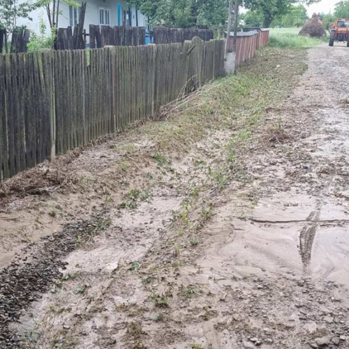 Riscul de inundații pe râurile Prut și Baseu, avertizare Cod Galben până la miezul nopții